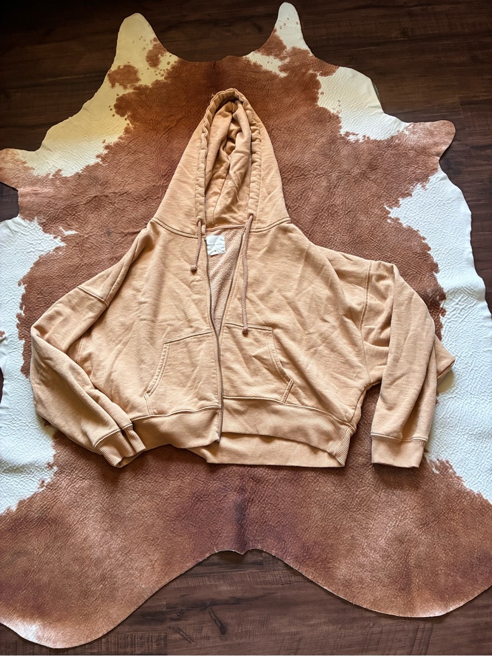 American Eagle tan Cropped Hooded Sweatshirt
size XL